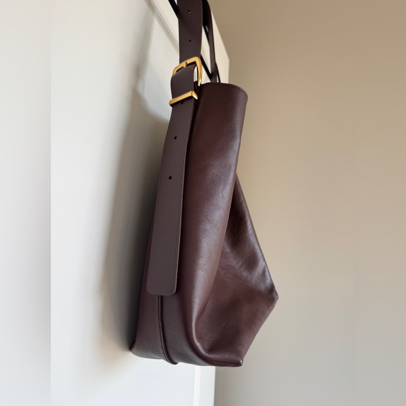 NWT! | MADEWELL The Essential Bucket Tote in Chocolate Raisin Leather - Picture 8 of 16